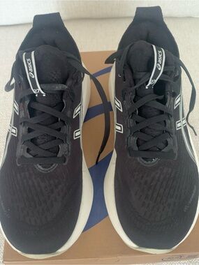 Women’s Asics Gel Nimbus 27 wide-Blk/Grey